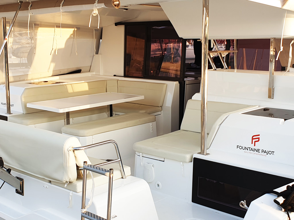 Alni Sailing - Hakuna Matata yacht - external living room